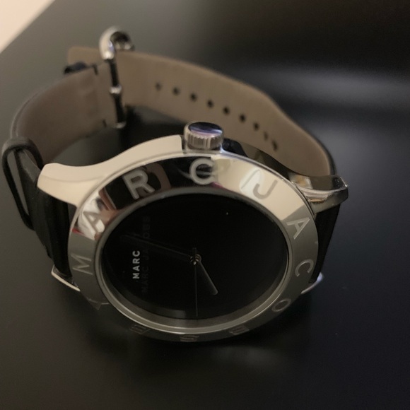 Marc Jacobs black and silver watch - Picture 2 of 3